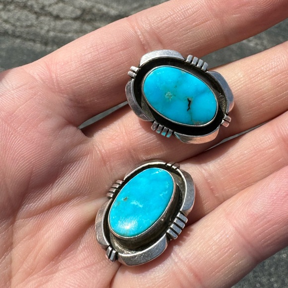 Navajo Roger Apachito sterling silver clip earrings w/ natural turquoise - Picture 2 of 16